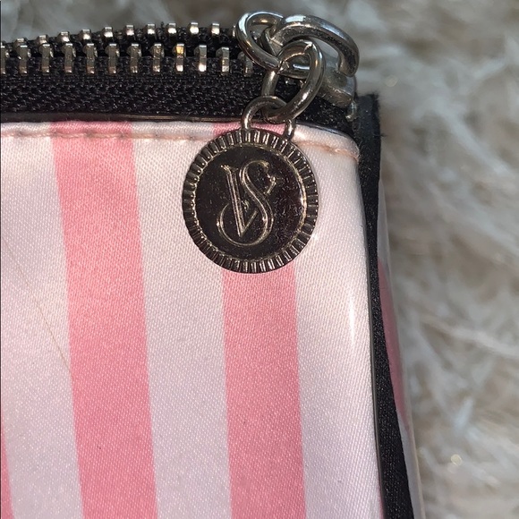 Cute! Victoria’s Secret Bag - Picture 7 of 8